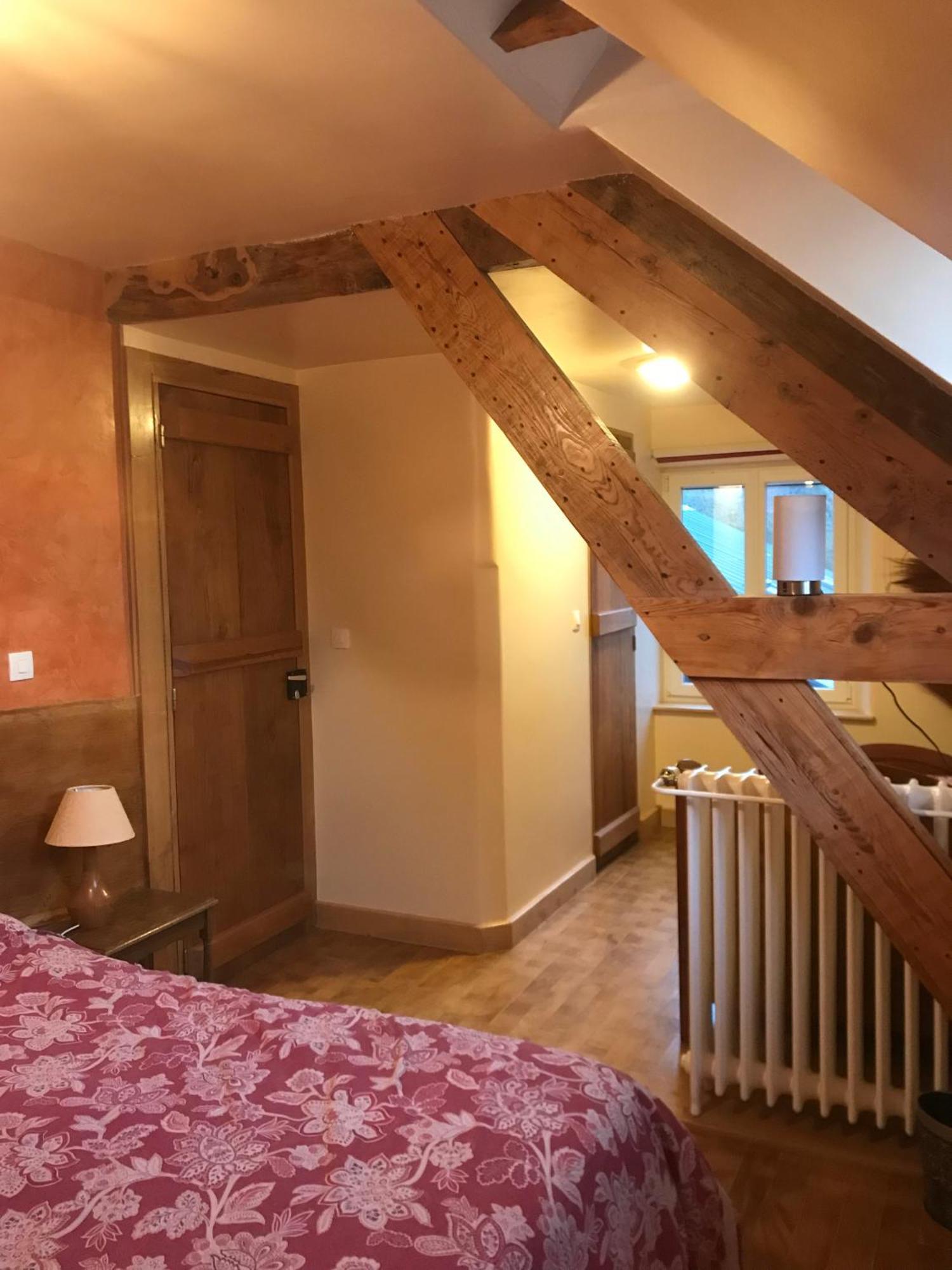 La Nesliere Chambres D'Hotes Bio Saint-Symphorien-des-Monts Экстерьер фото