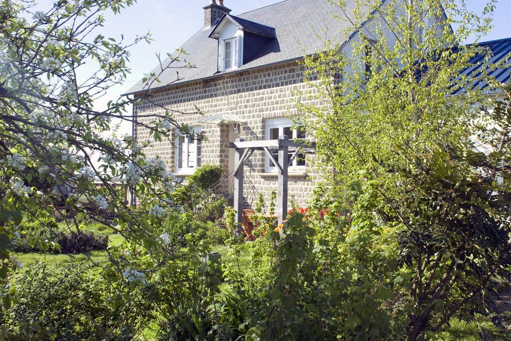 La Nesliere Chambres D'Hotes Bio Saint-Symphorien-des-Monts Экстерьер фото