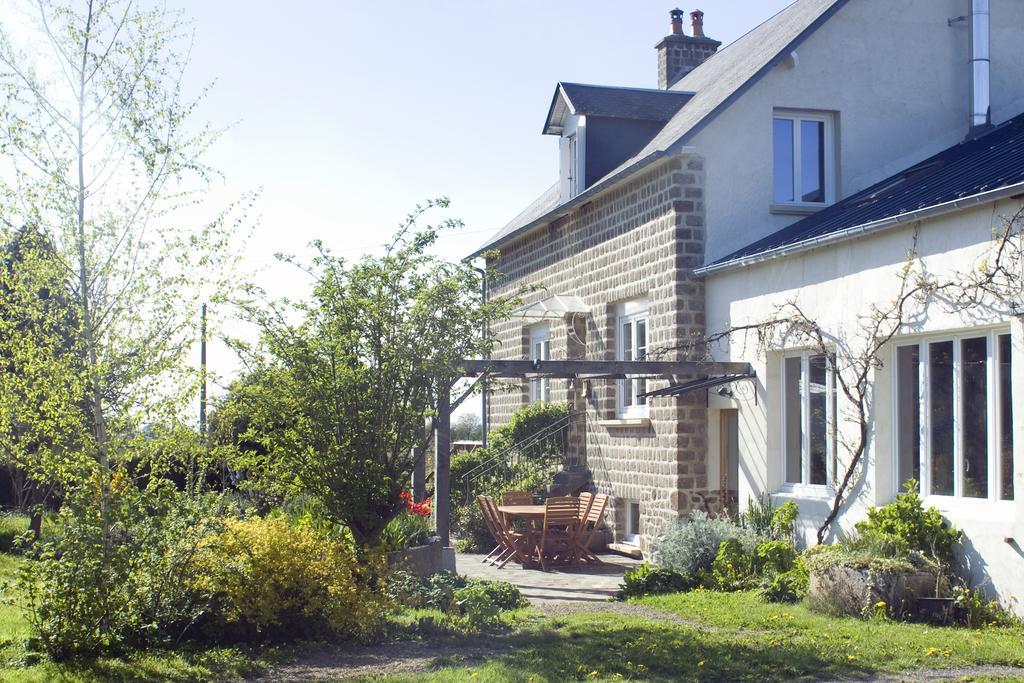 La Nesliere Chambres D'Hotes Bio Saint-Symphorien-des-Monts Экстерьер фото